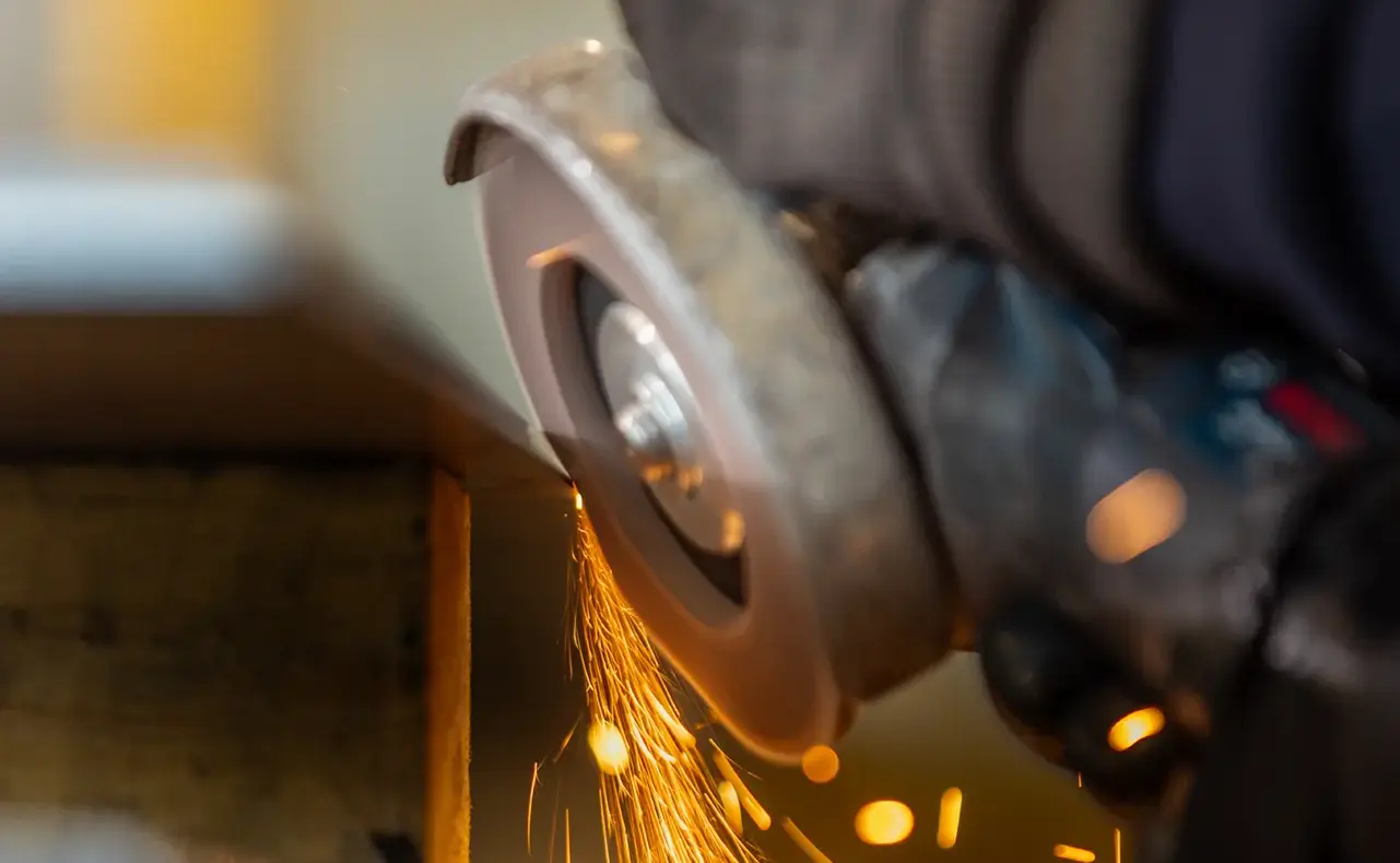 Lavorazione Di Materiali Diversi